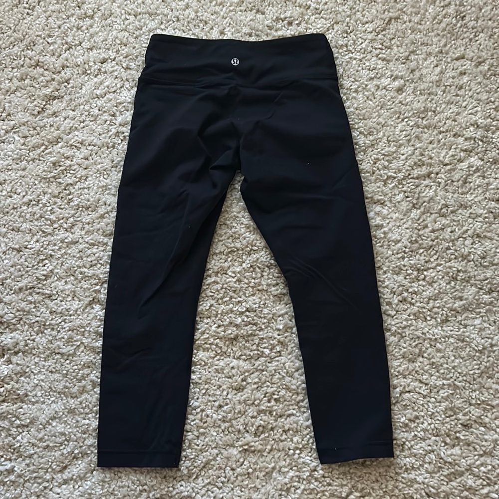 Lululemon low waisted black leggings capri